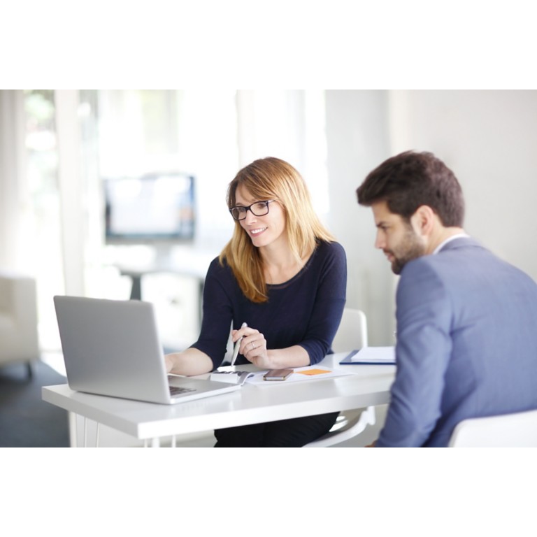 financial-advisor-client-laptop