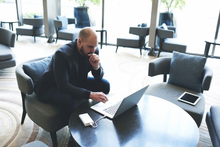 businessman-network-via-laptop