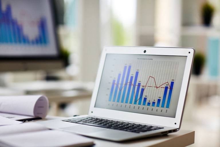 laptop-workplace-economist