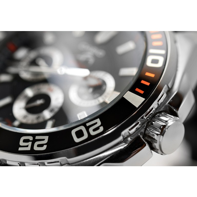 luxury-man-watch-detail-chronograph